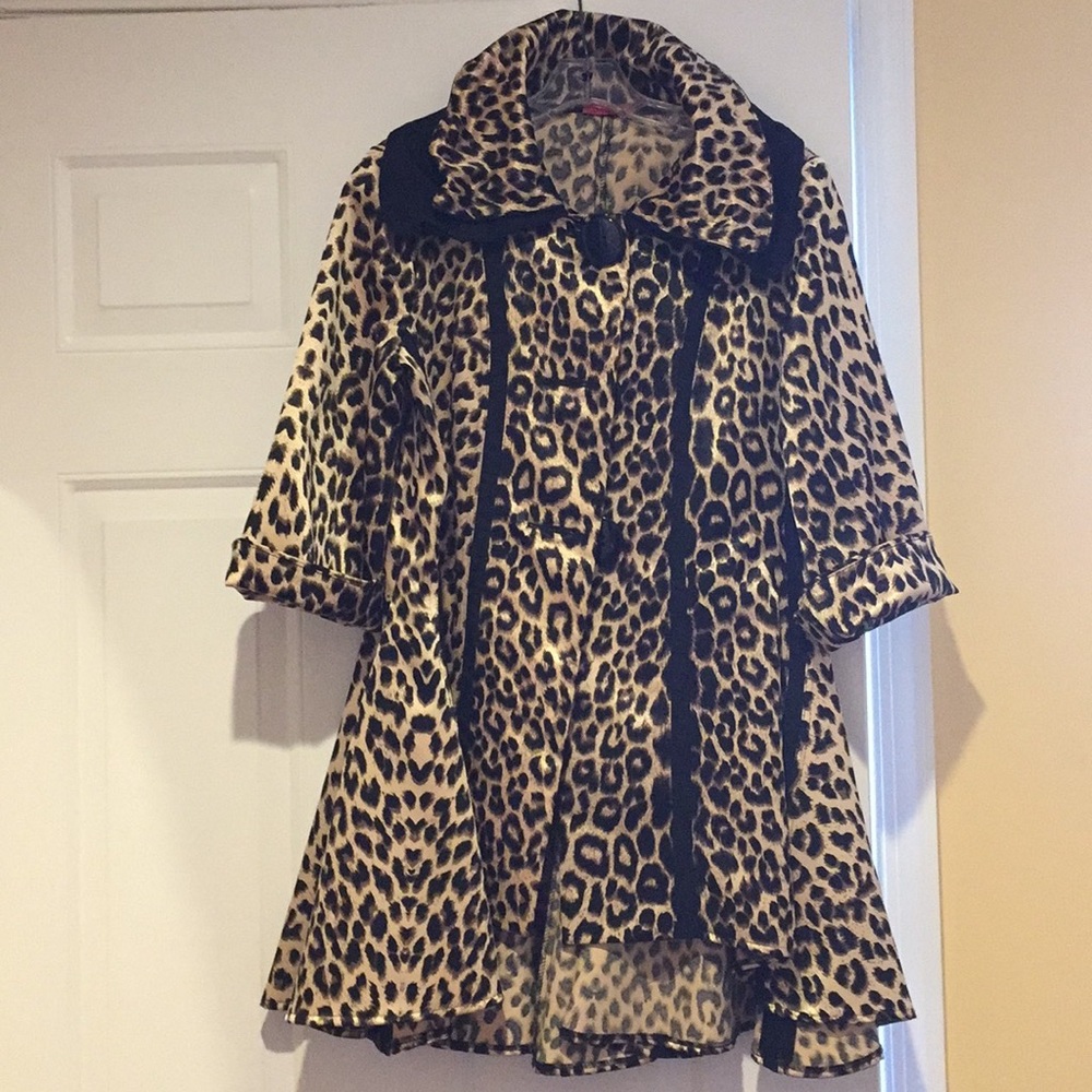 Saint Jill of Paris elegant leopard jacket / top.